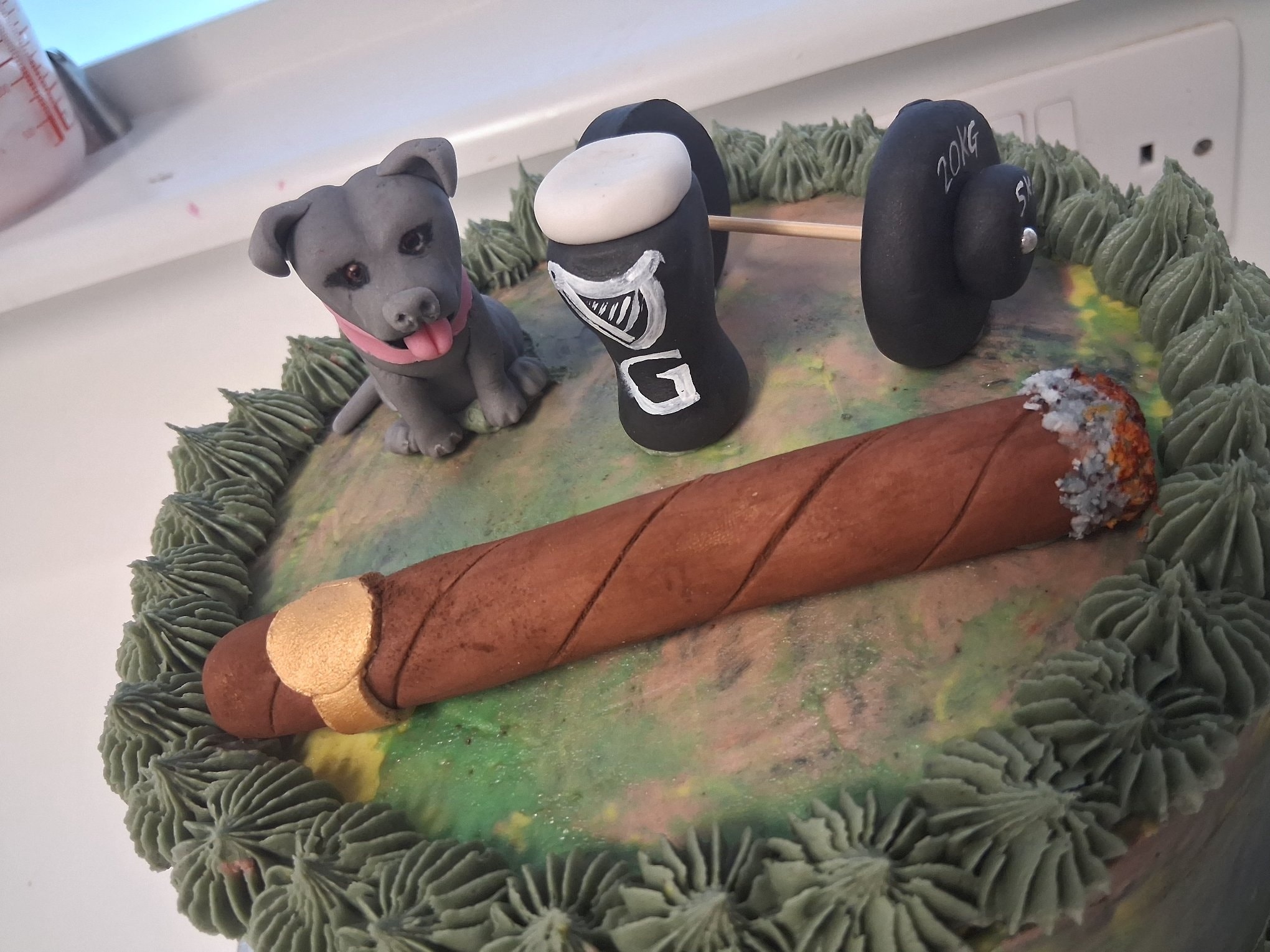 Chocolate drip cake – hero 9